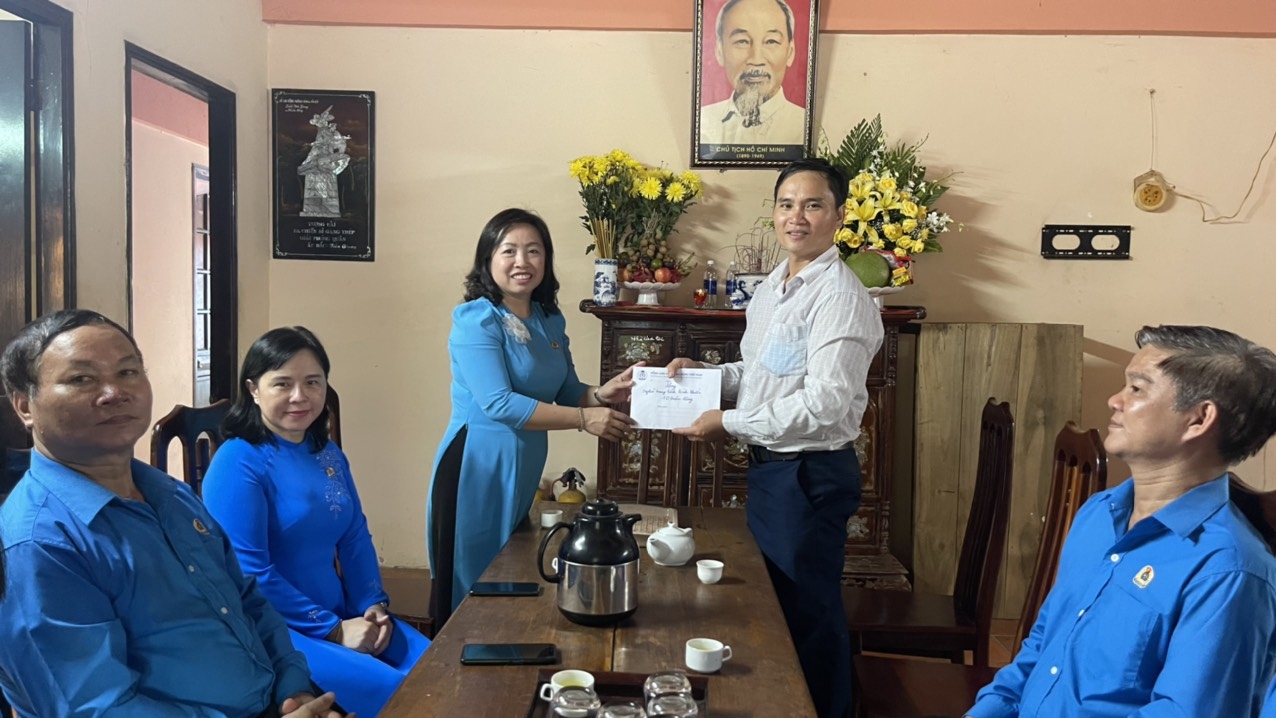 Tổng LĐLĐ Việt Nam thăm thương binh, gia đình chính sách ở Bình Phước