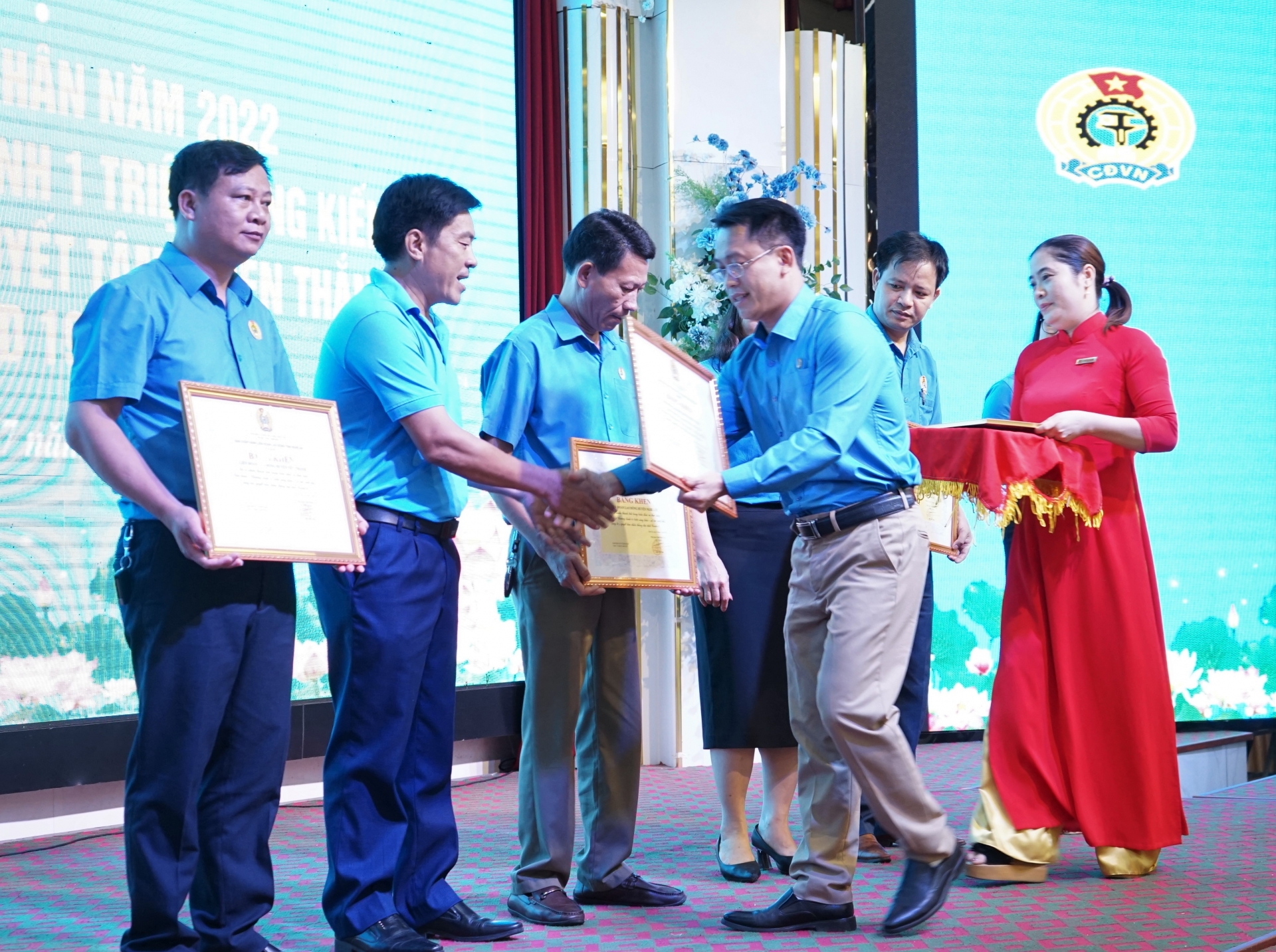 Nghệ An: Triển khai hiệu quả Tháng Công nhân và Chương trình "1 triệu sáng kiến" Nghệ An: Triển khai hiệu quả Tháng Công nhân và Chương trình "1 triệu sáng kiến"