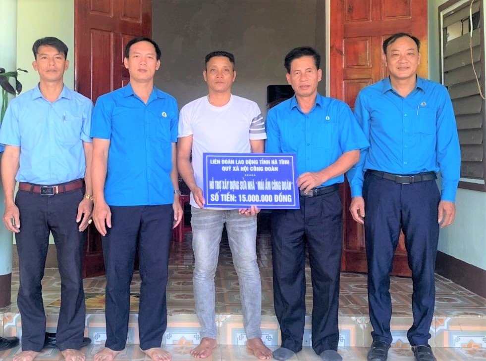 LĐLĐ tỉnh Hà Tĩnh trao hỗ trợ 5 nhà “Mái ấm Công đoàn” cho đoàn viên LĐLĐ tỉnh Hà Tĩnh trao hỗ trợ 5 nhà “Mái ấm Công đoàn” cho đoàn viên