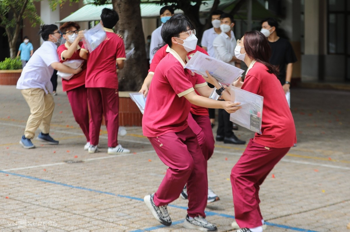 Văn mẫu hết thời Văn mẫu hết thời