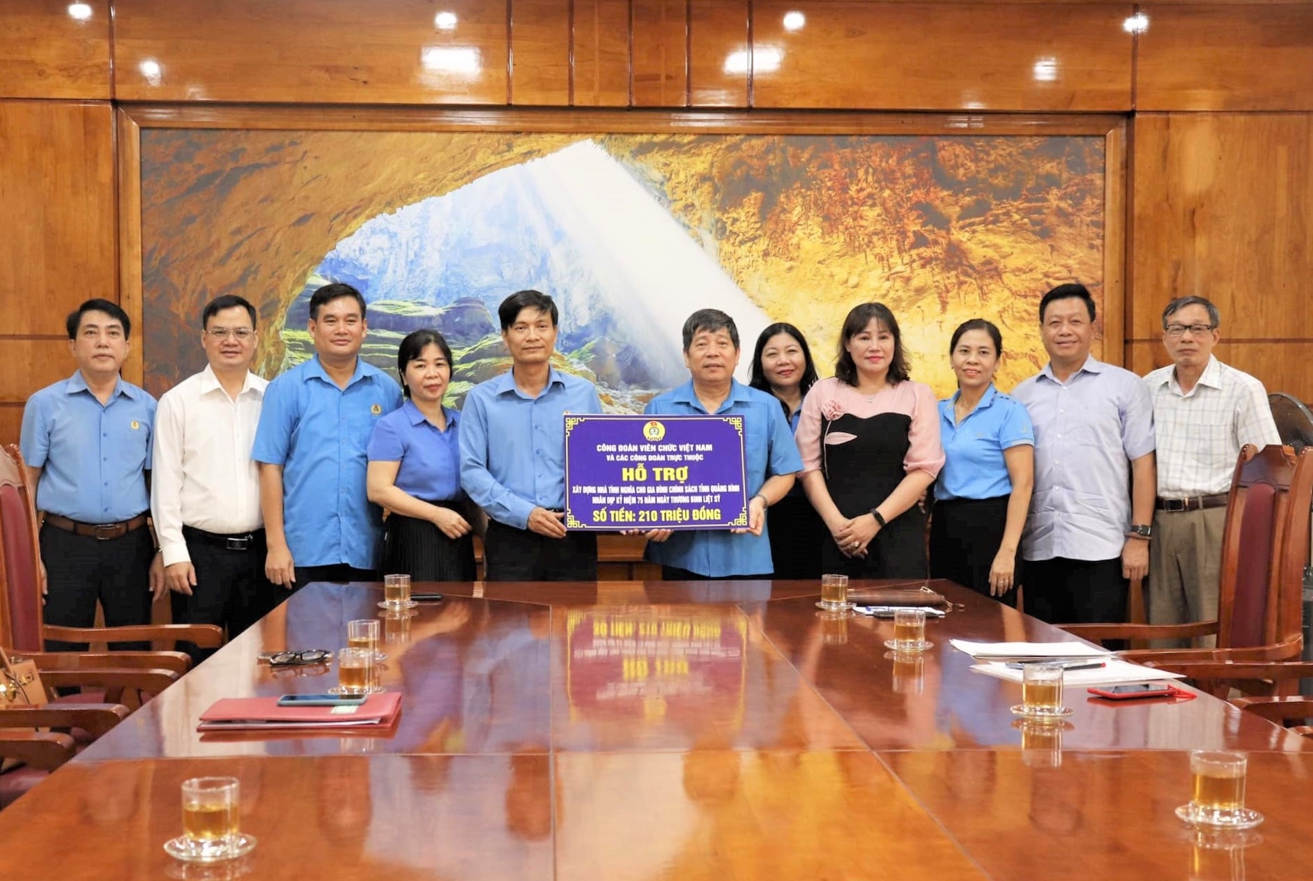 LĐLĐ tỉnh Quảng Bình trao hỗ trợ xây 2 nhà tình nghĩa cho gia đình chính sách LĐLĐ tỉnh Quảng Bình trao hỗ trợ xây 2 nhà tình nghĩa cho gia đình chính sách