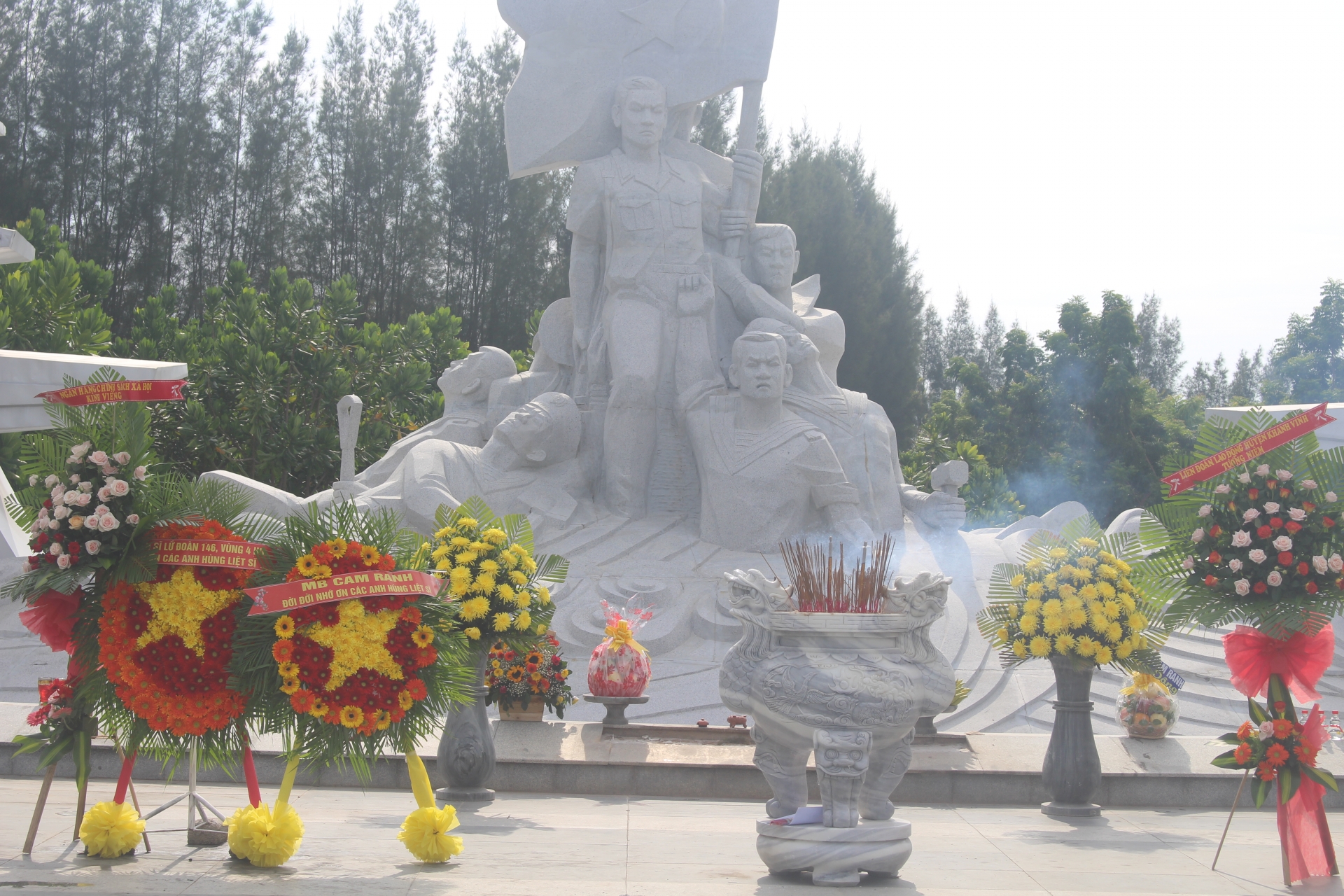 Hàng triệu trái tim xúc động khi về Khu tưởng niệm chiến sĩ Gạc Ma