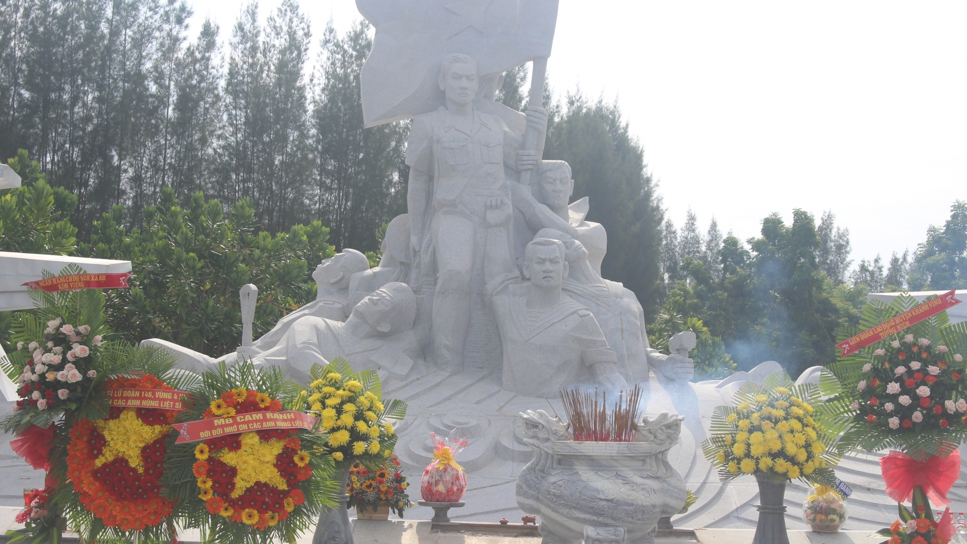 Hàng triệu trái tim xúc động khi về Khu tưởng niệm chiến sĩ Gạc Ma