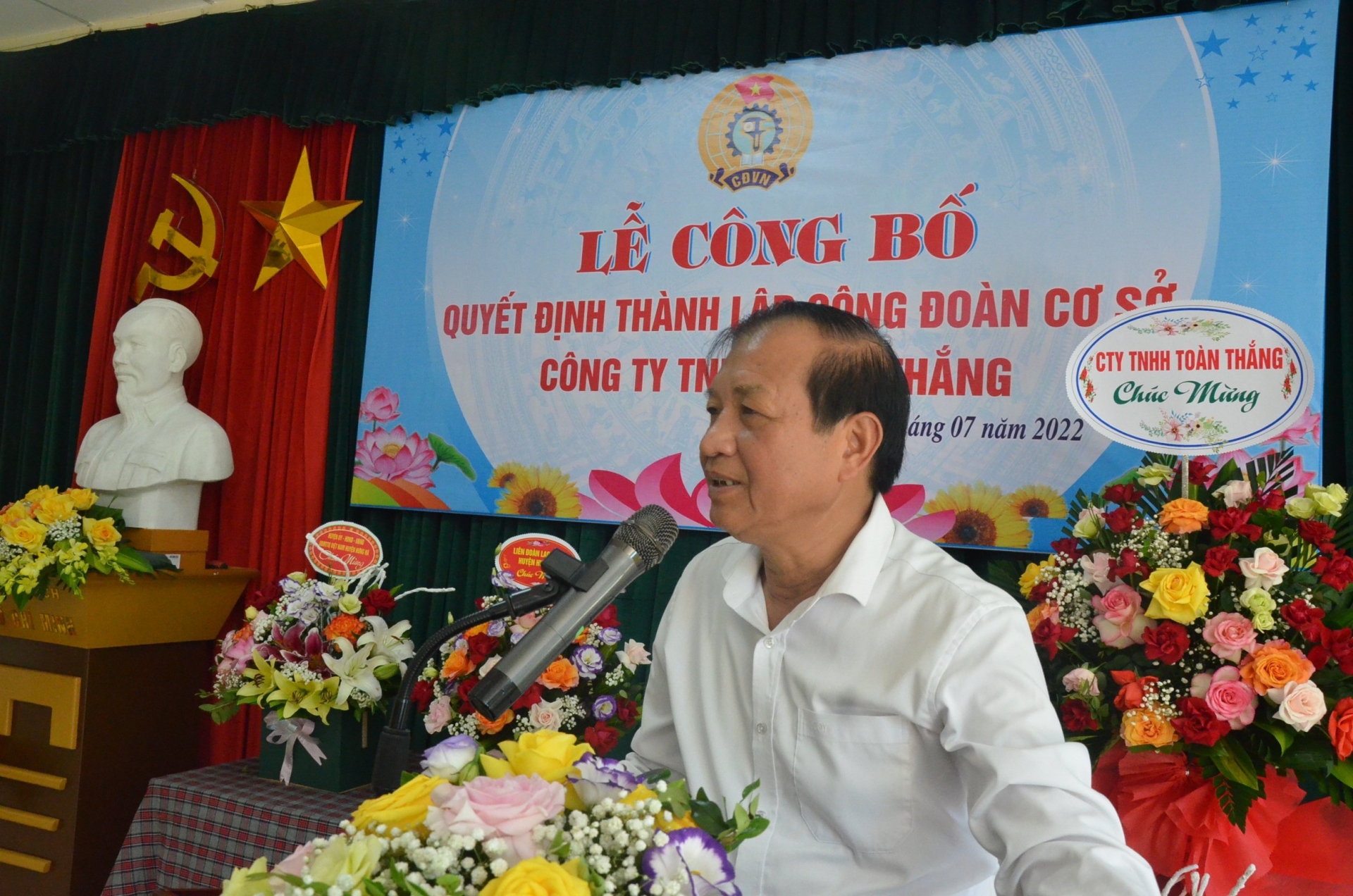 LĐLĐ huyện Hưng Hà tổ chức ra mắt CĐCS LĐLĐ huyện Hưng Hà tổ chức ra mắt CĐCS