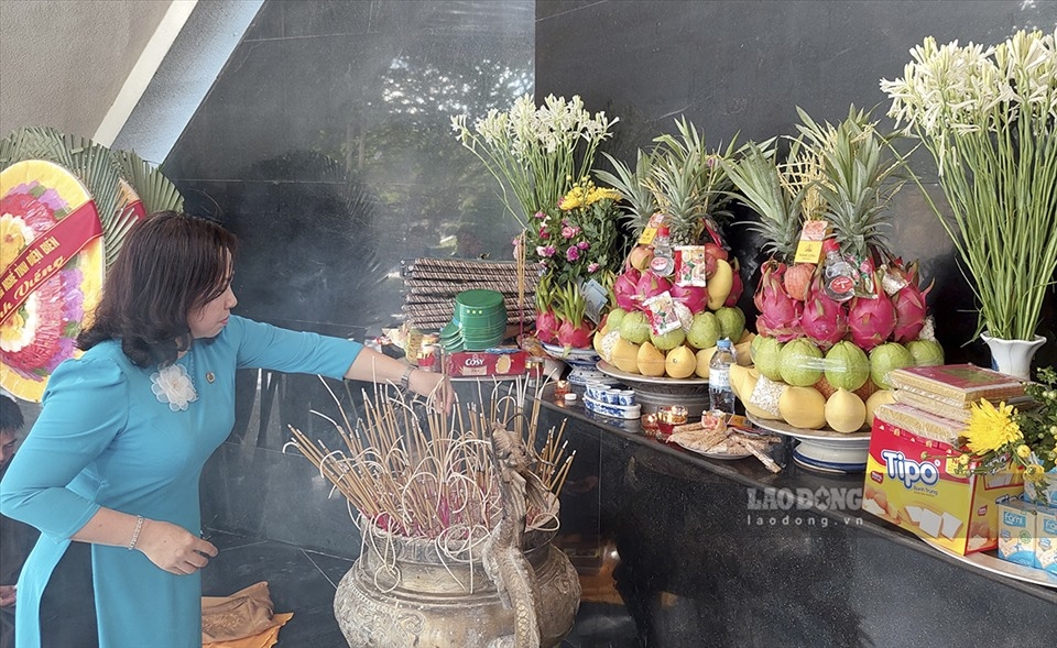 Tổng LĐLĐ Việt Nam tri ân các anh hùng, liệt sĩ tại tỉnh Điện Biên