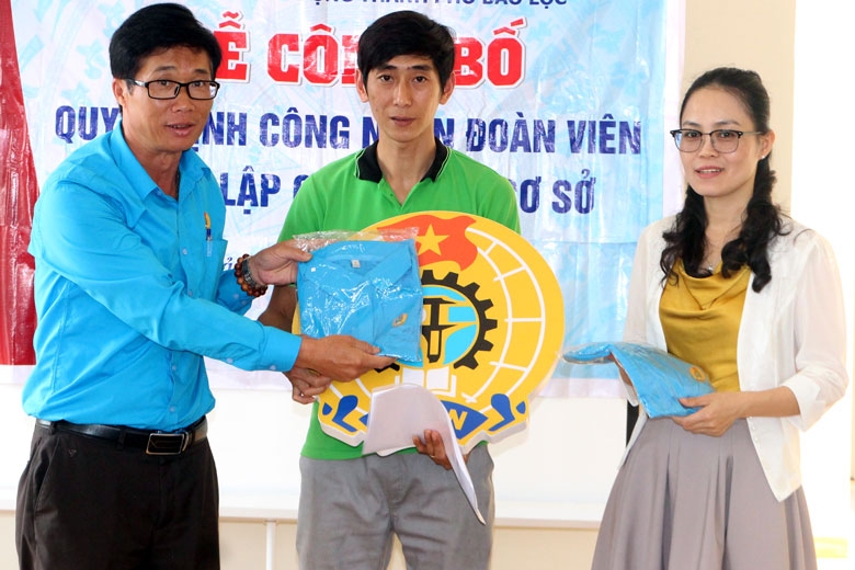 Lâm Đồng: LĐLĐ TP.Bảo Lộc thành lập mới 2 CĐCS doanh nghiệp Lâm Đồng: LĐLĐ TP.Bảo Lộc thành lập mới 2 CĐCS doanh nghiệp