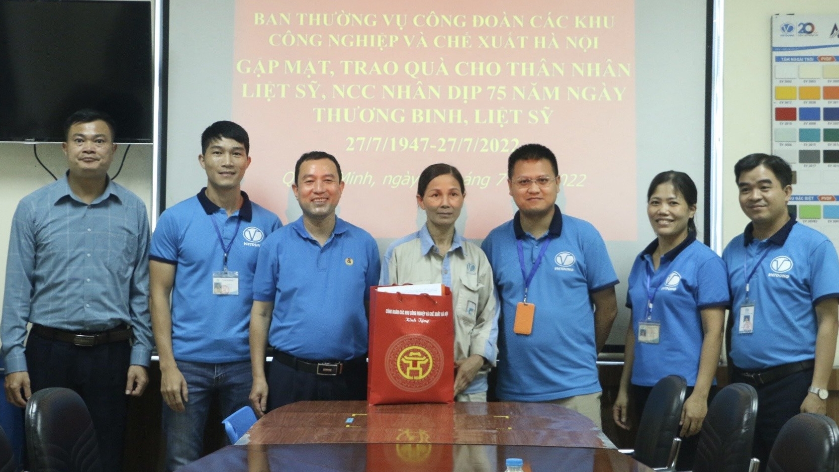 Chi trên 1 tỷ đồng tặng quà gia đình đoàn viên có công với cách mạng