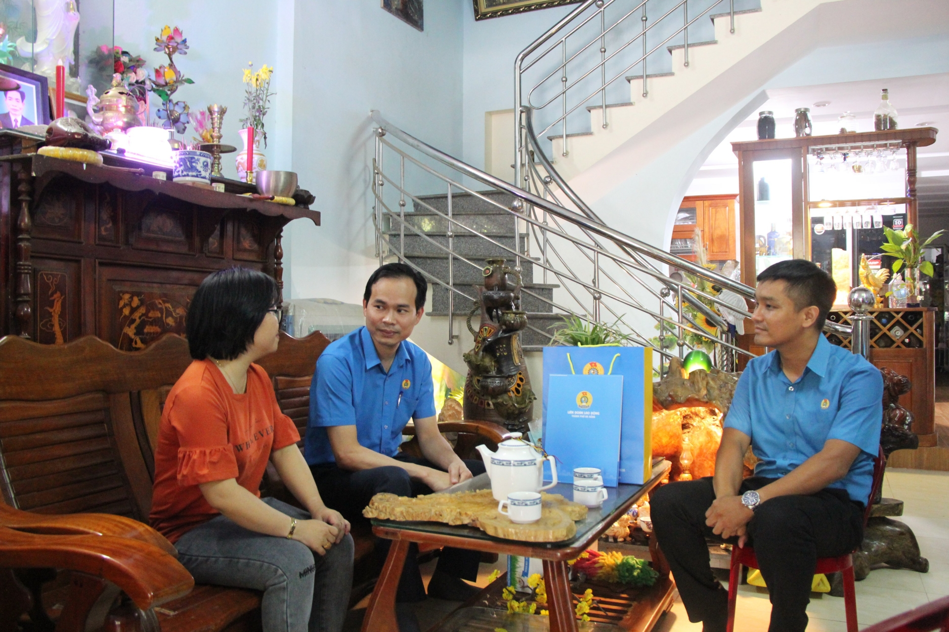 LĐLĐ TP Đà Nẵng thăm, tặng quà các gia đình chính sách LĐLĐ TP Đà Nẵng thăm, tặng quà các gia đình chính sách