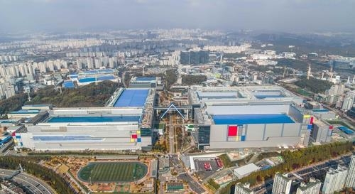 Nhà máy Samsung Electronics, nơi sản xuất chip 3nm, đặt tại Hwaseong (Hàn Quốc), cách thủ đô Seoul khoảng 40 km về phía Nam. Nhà máy Samsung Electronics, nơi sản xuất chip 3nm, đặt tại Hwaseong (Hàn Quốc), cách thủ đô Seoul khoảng 40 km về phía Nam.
