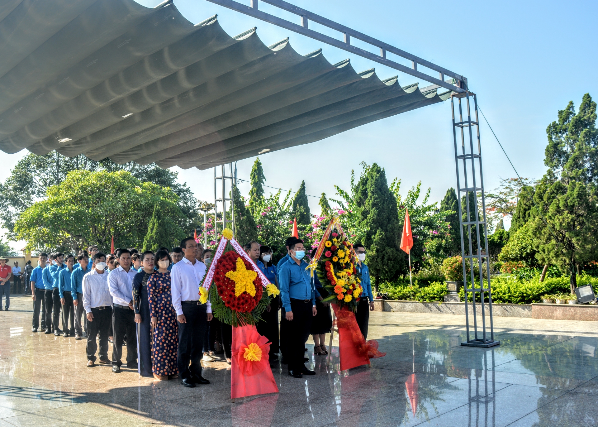 LĐLĐ TP Đà Nẵng dâng hương tưởng nhớ các anh hùng liệt sĩ LĐLĐ TP Đà Nẵng dâng hương tưởng nhớ các anh hùng liệt sĩ