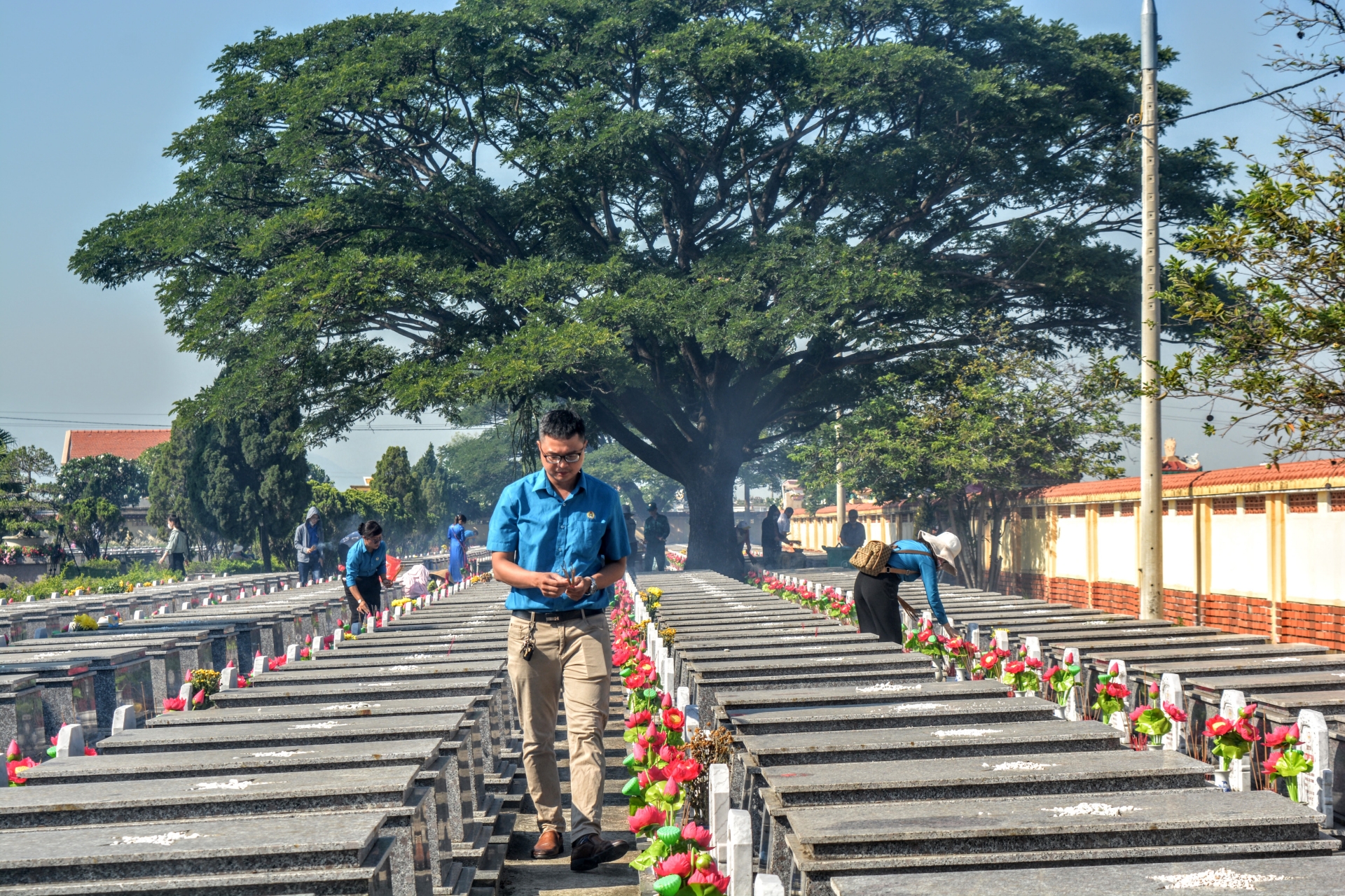 LĐLĐ TP Đà Nẵng dâng hương tưởng nhớ các anh hùng liệt sĩ LĐLĐ TP Đà Nẵng dâng hương tưởng nhớ các anh hùng liệt sĩ