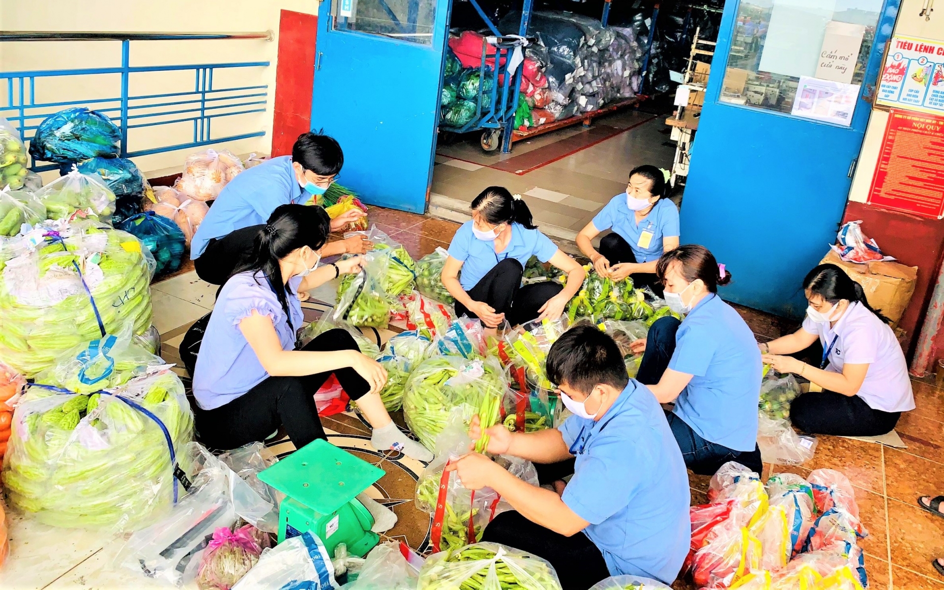 Tự hào cán bộ công đoàn là thủ lĩnh, gắn kết và chia sẻ với đoàn viên công nhân lao động Tự hào cán bộ công đoàn là thủ lĩnh, gắn kết và chia sẻ với CNLĐ