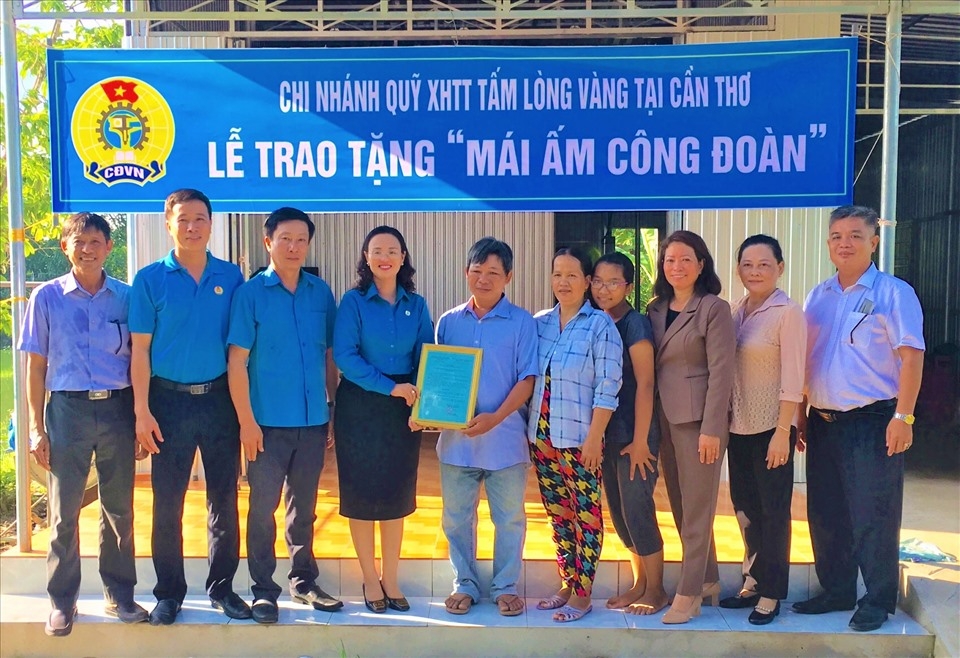 Tự hào cán bộ công đoàn là thủ lĩnh, gắn kết và chia sẻ với đoàn viên công nhân lao động Chủ động, sáng tạo, trách nhiệm trong tổ chức các hoạt động của Công đoàn