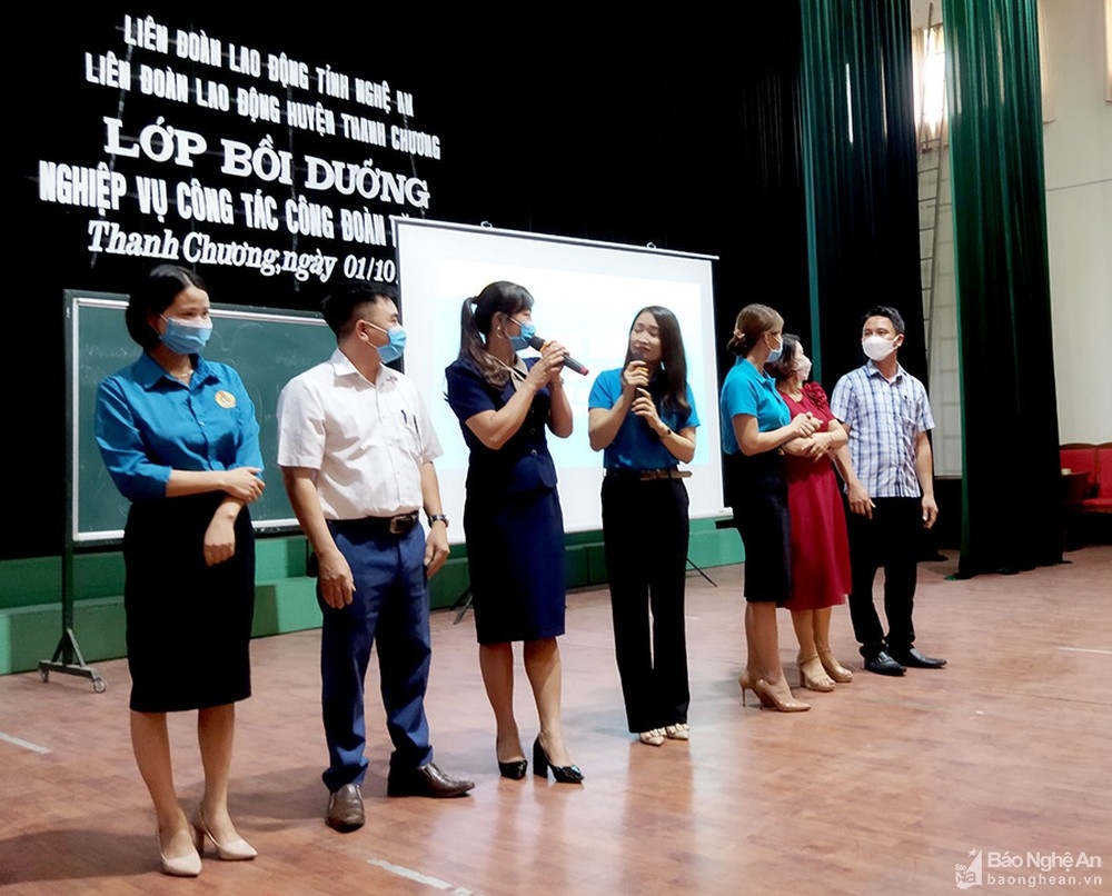 Tự hào cán bộ công đoàn là thủ lĩnh, gắn kết và chia sẻ với đoàn viên công nhân lao động Tự hào cán bộ công đoàn là thủ lĩnh, gắn kết và chia sẻ với CNLĐ