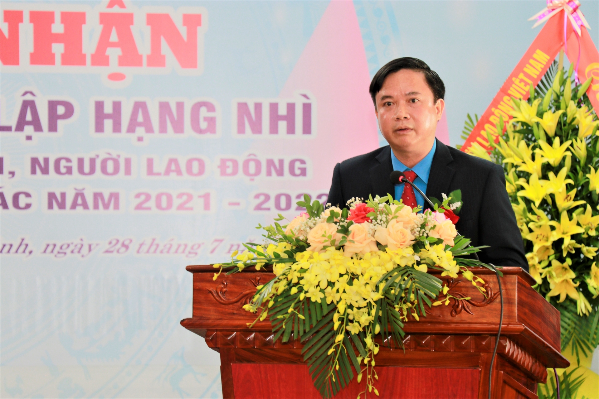 LĐLĐ tỉnh Quảng Bình đón nhận Huân chương Độc lập hạng Nhì