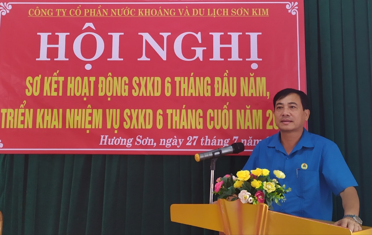 Công ty CP Nước khoáng và Du lịch Sơn Kim biểu dương, trao thưởng cho NLĐ