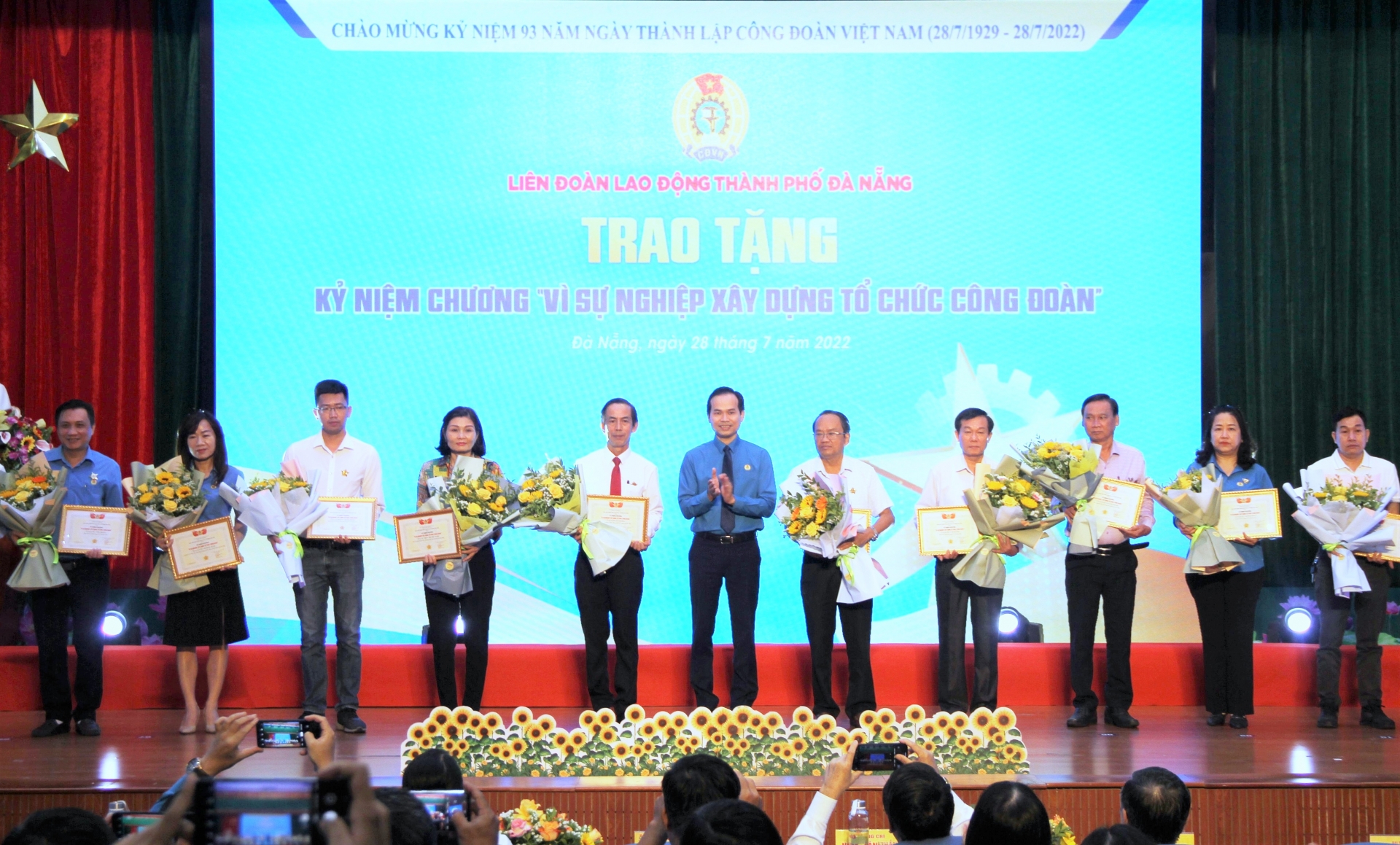 LĐLĐ TP Đà Nẵng nhận Bằng khen của Thủ tướng Chính phủ