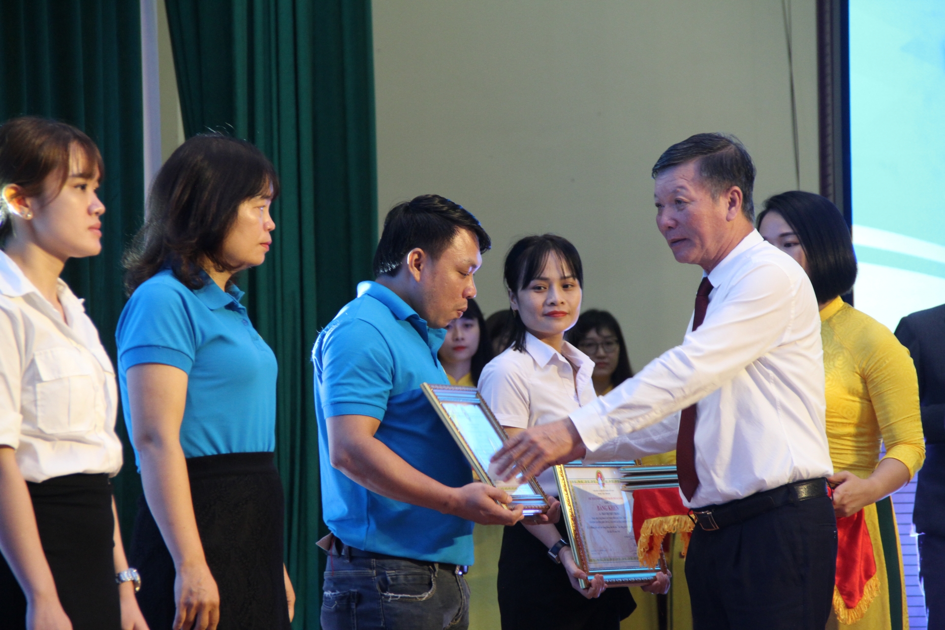 LĐLĐ TP Đà Nẵng nhận Bằng khen của Thủ tướng Chính phủ