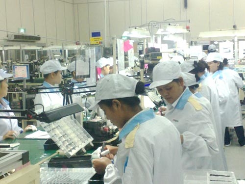 Lao động Việt Nam làm việc tại Malaysia được tăng lương tối thiểu