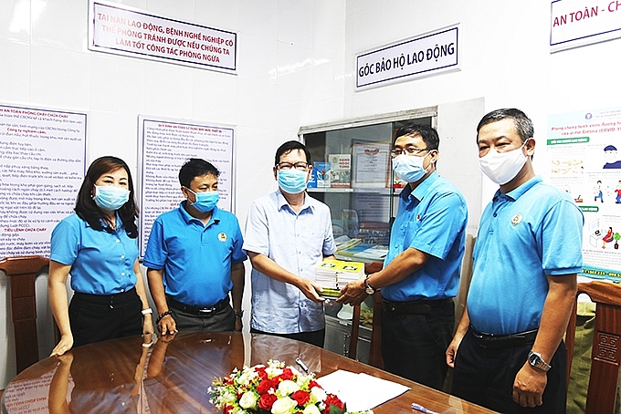 Thúc đẩy cải thiện điều kiện, môi trường làm việc cho người lao động Thúc đẩy cải thiện điều kiện, môi trường làm việc cho người lao động