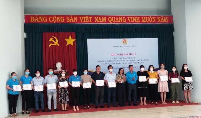 “Đưa tiêu chuẩn lối sống văn minh, thân thiện với môi trường vào bình xét thi đua, khen thưởng” Tây Ninh: Triển khai mạnh mẽ phong trào “Xanh - Sạch - Đẹp”