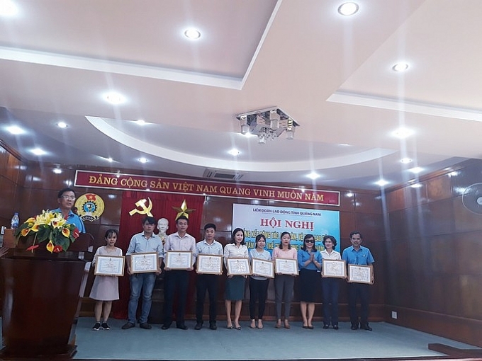 Ngày càng nhiều người lao động tham gia phong trào Xanh - Sạch - Đẹp