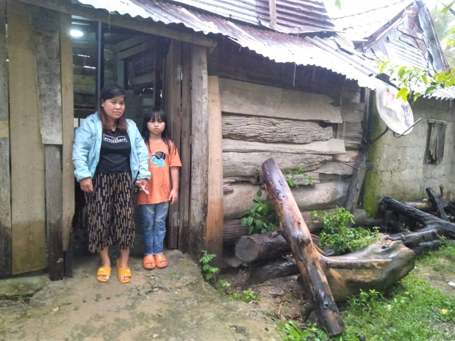 Nghẹn ngào từ chối nhận hỗ trợ xây nhà “Mái ấm Công đoàn” Nghẹn ngào từ chối nhận hỗ trợ xây nhà “Mái ấm Công đoàn”