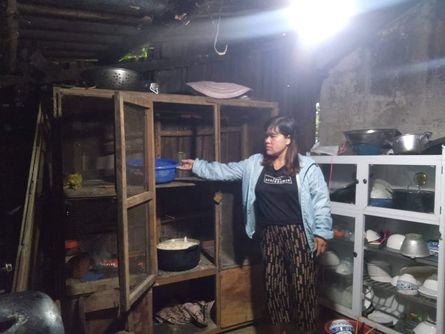 Nghẹn ngào từ chối nhận hỗ trợ xây nhà “Mái ấm Công đoàn” Nghẹn ngào từ chối nhận hỗ trợ xây nhà “Mái ấm Công đoàn”