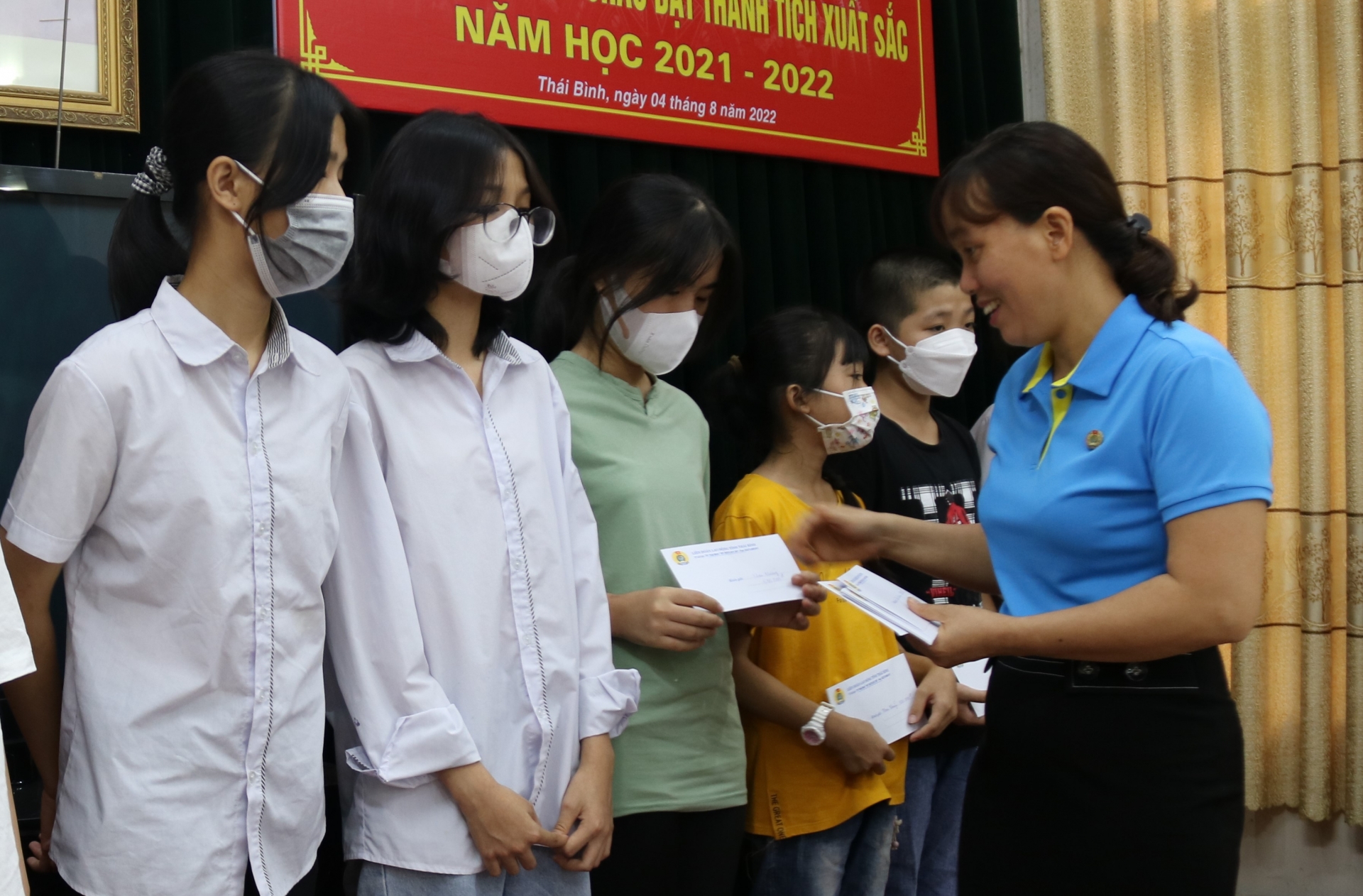 Thái Bình: Khen thưởng con đoàn viên học giỏi, vượt khó vươn lên