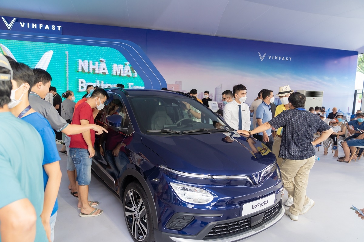 Trải nghiệm ô tô điện VinFast, lan tỏa lối sống xanh tại Vinhomes Grand Park