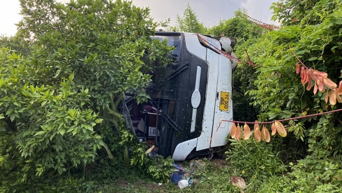 Nữ công nhân bị đứt lìa cánh tay được Công đoàn trao tặng 5.000.000 đồng Nữ công nhân bị đứt lìa cánh tay được Công đoàn trao tặng 5.000.000 đồng