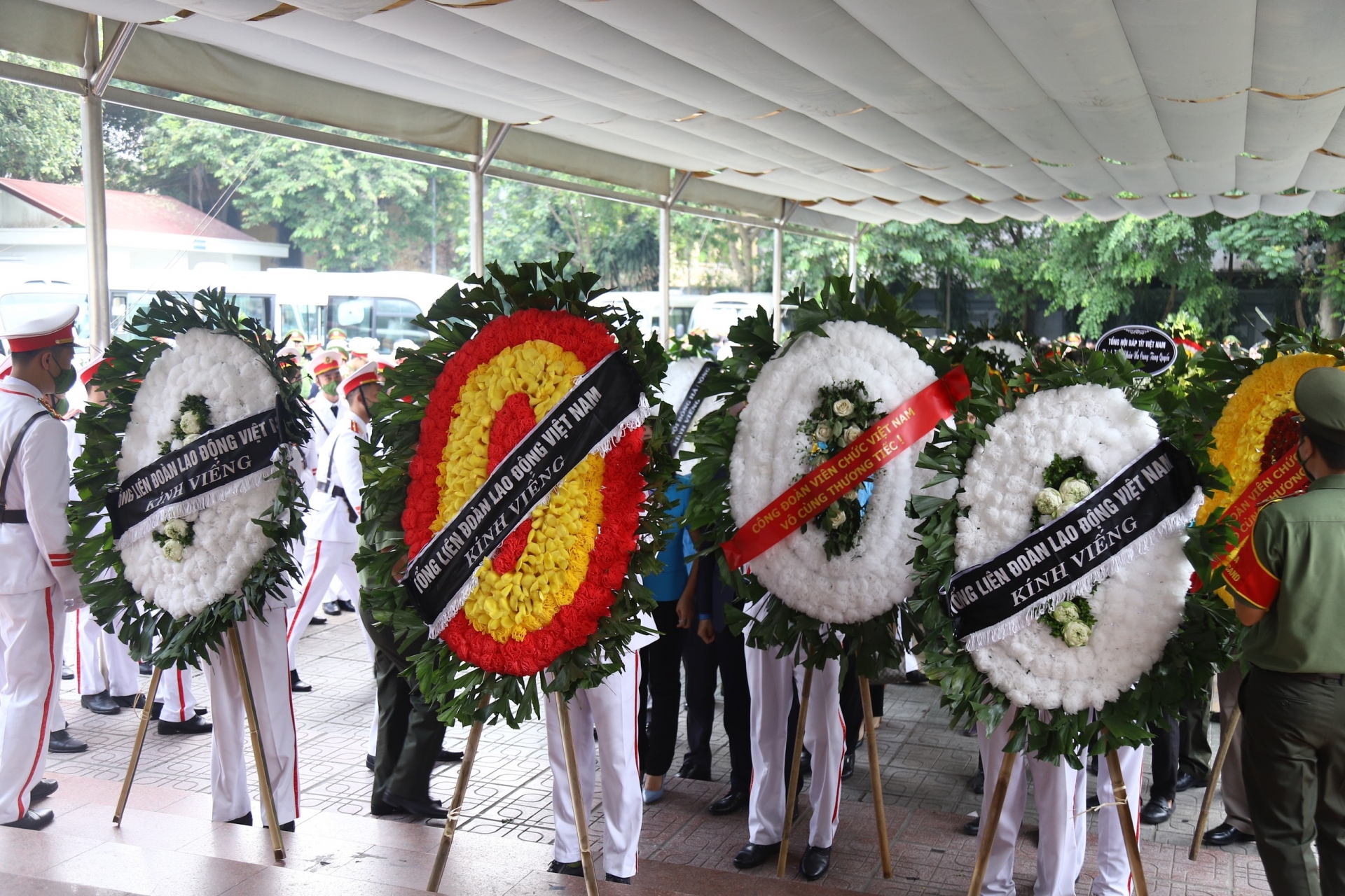 Tổng LĐLĐ Việt Nam gửi lời chia buồn sâu sắc tới gia đình 3 liệt sĩ Tổng LĐLĐ Việt Nam gửi lời chia buồn sâu sắc tới gia đình 3 liệt sĩ