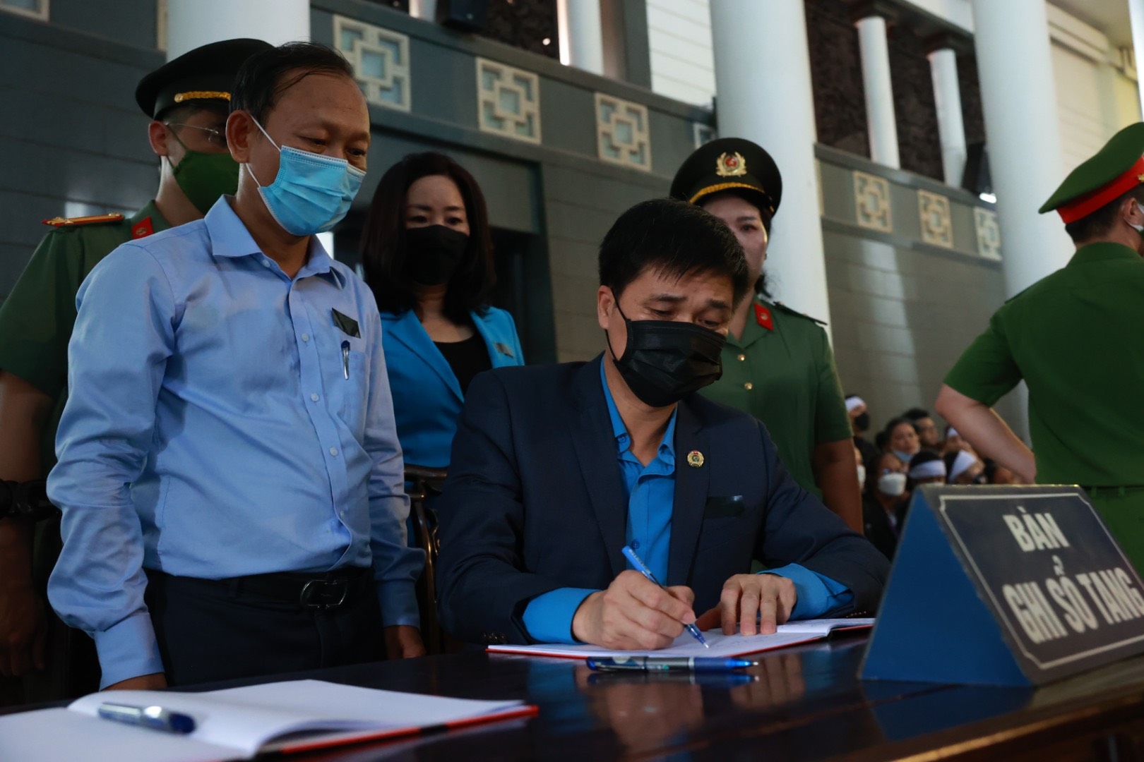 Tổng LĐLĐ Việt Nam gửi lời chia buồn sâu sắc tới gia đình 3 liệt sĩ Tổng LĐLĐ Việt Nam gửi lời chia buồn sâu sắc tới gia đình 3 liệt sĩ