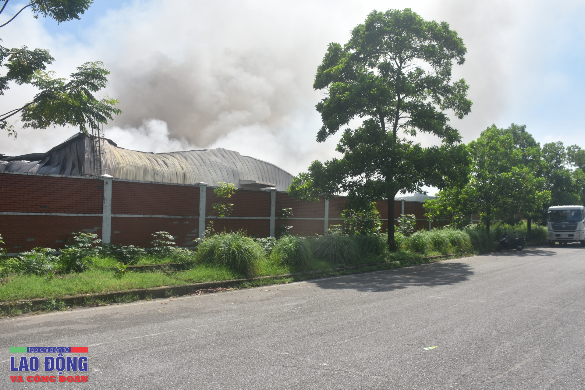 Cháy lớn tại Công ty TNHH Milestone - KCN Quang Minh Hà Nội: Đám cháy đã được kiểm soát Cháy lớn tại Công ty TNHH Milestone - KCN Quang Minh Hà Nội: Đám cháy đã được kiểm soát