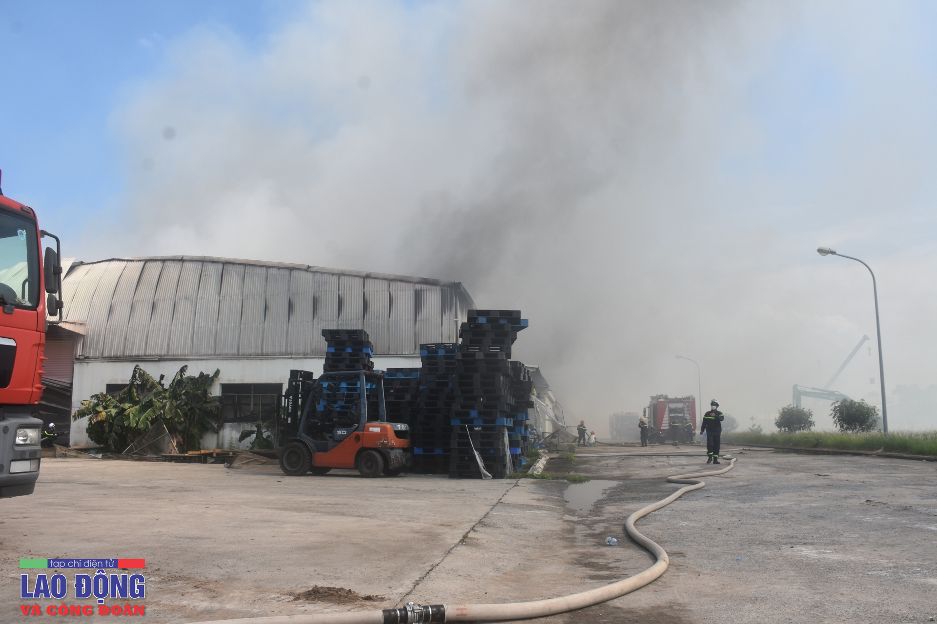 Cháy lớn tại Công ty TNHH Milestone - KCN Quang Minh Hà Nội: Đám cháy đã được kiểm soát Cháy lớn tại Công ty TNHH Milestone - KCN Quang Minh Hà Nội: Đám cháy đã được kiểm soát
