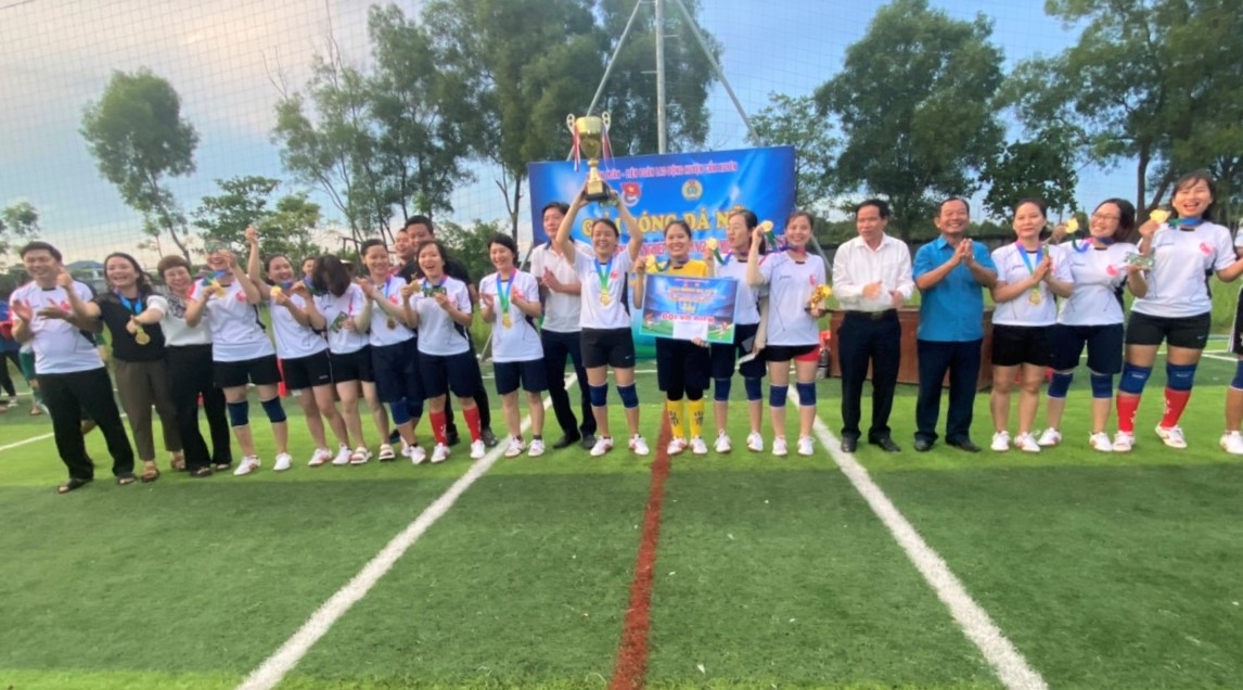 LĐLĐ huyện Cẩm Xuyên phối hợp tổ chức giải bóng đá nữ CNVCLĐ LĐLĐ huyện Cẩm Xuyên phối hợp tổ chức giải bóng đá nữ CNVCLĐ