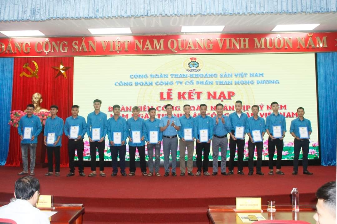 Công đoàn Công ty CP Than Mông Dương kết nạp 64 đoàn viên mới