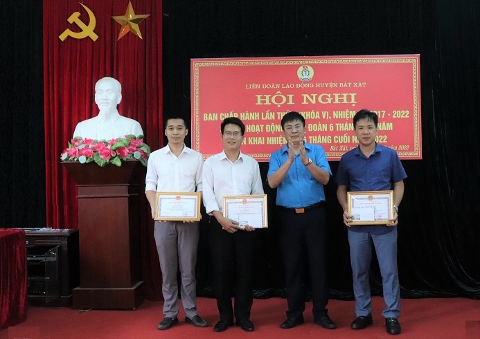 Gương tiêu biểu trong phong trào lao động giỏi, sáng tạo