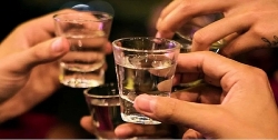 Nhận biết sớm dấu hiệu ngộ độc methanol từ những loại rượu trôi nổi