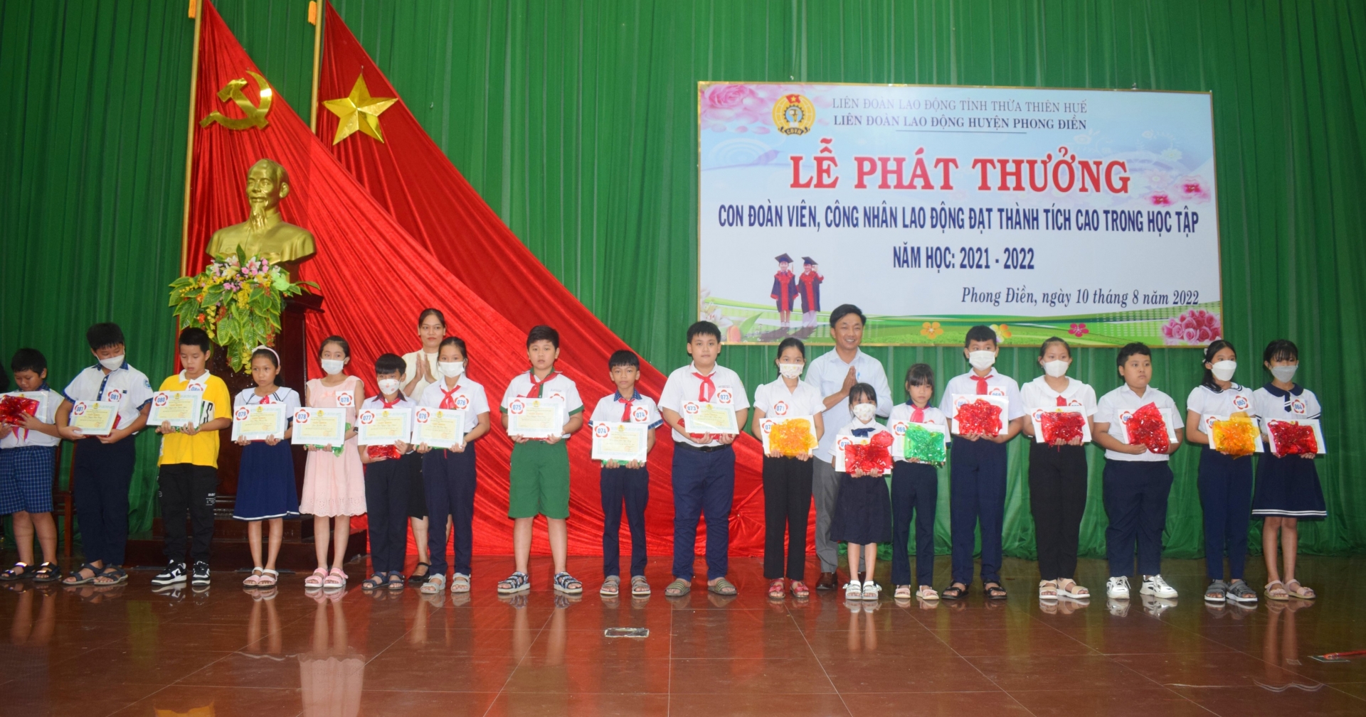 Tiếp thêm tinh thần, niềm vui cho con đoàn viên, công nhân lao động