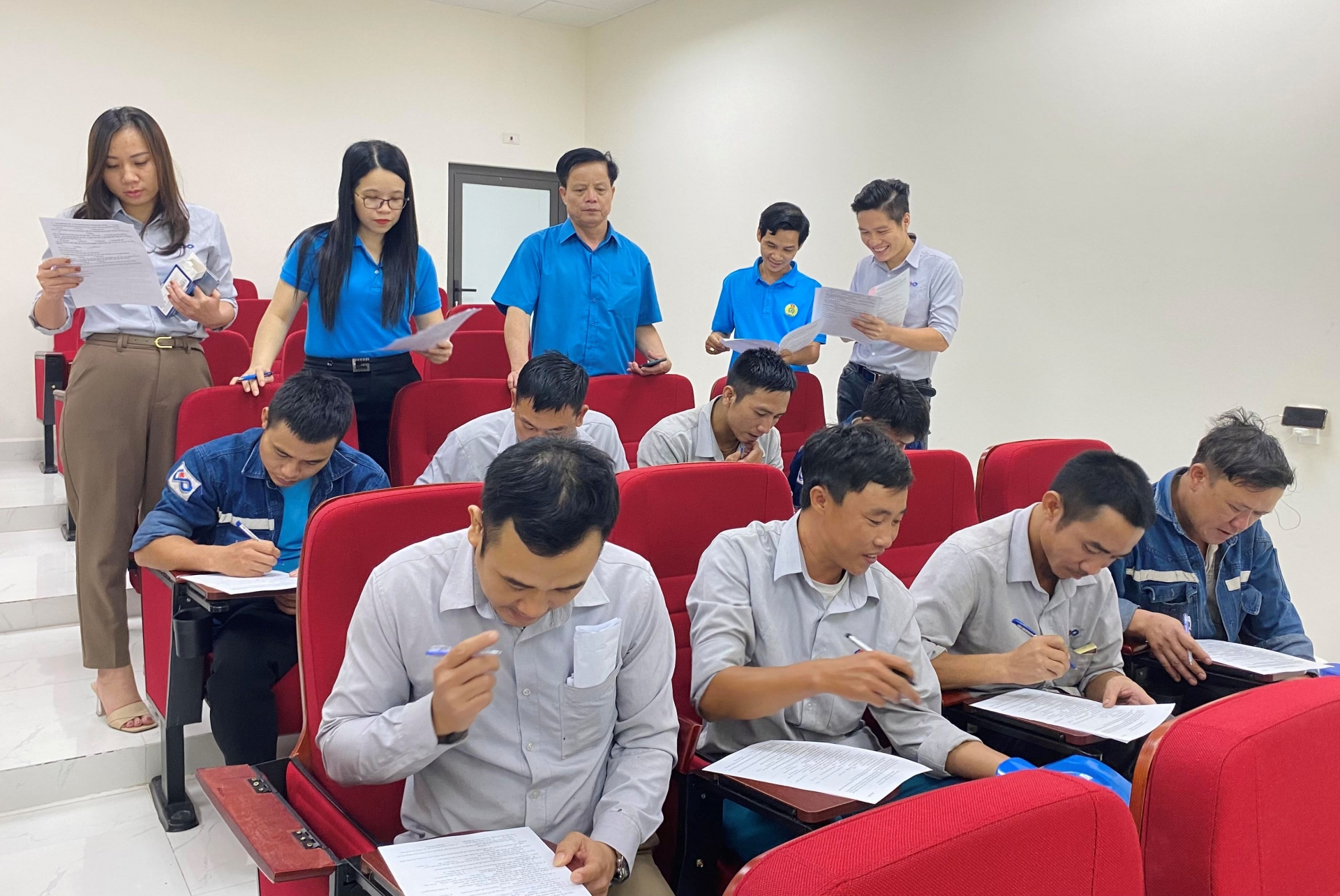 Khảo sát việc thực hiện ATVSLĐ và Phong trào Khảo sát thực hiện ATVSLĐ và phong trào