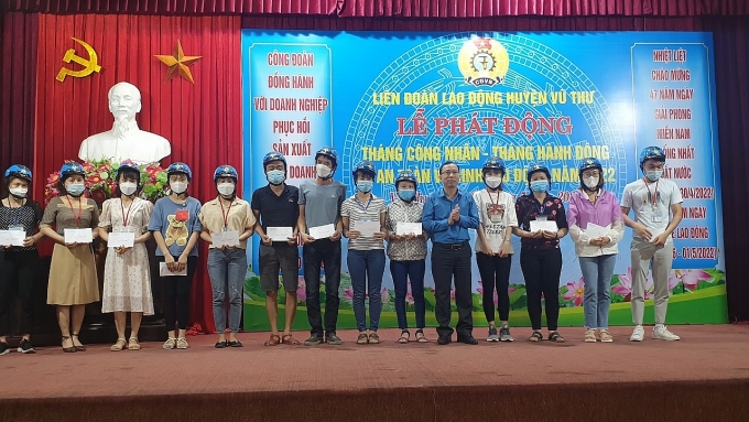 Hoạt động cụm thi đua các LĐLĐ huyện, thành phố ở Thái Bình đạt kết quả nổi bật Hoạt động cụm thi đua các LĐLĐ huyện, thành phố ở Thái Bình đạt kết quả nổi bật