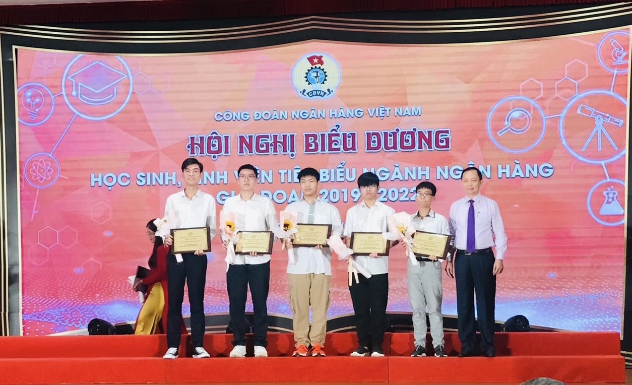 Công đoàn Ngân hàng Việt Nam biểu dương học sinh, sinh viên tiêu biểu Công đoàn Ngân hàng Việt Nam biểu dương học sinh, sinh viên tiêu biểu