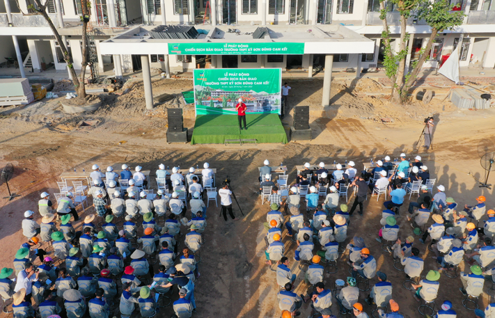 Trường THPT Kỳ Sơn: Niềm vui lớn trước thềm năm học mới Trường THPT Kỳ Sơn: Niềm vui lớn trước thềm năm học mới