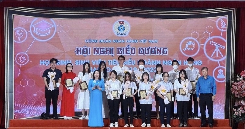 Công đoàn Ngân hàng Nhà Nước Việt Nam biểu dương học sinh, sinh viên tiêu biểu Công đoàn Ngân hàng Nhà Nước Việt Nam biểu dương học sinh, sinh viên tiêu biểu