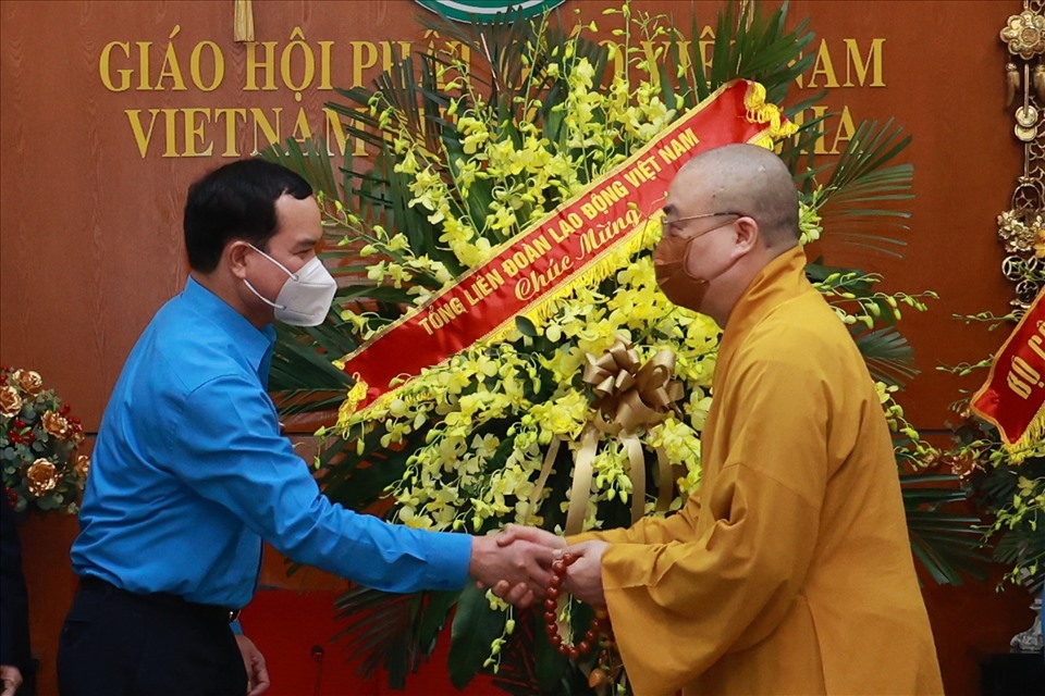 Công nhân lao động thi viết về tín ngưỡng, tôn giáo