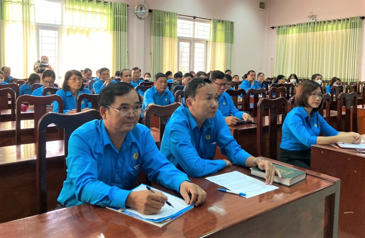 Long An: Tập huấn nghiệp vụ báo chí, truyền thông cho hơn 60 cán bộ Công đoàn Long An: Tập huấn nghiệp vụ báo chí, truyền thông cho hơn 60 cán bộ Công đoàn