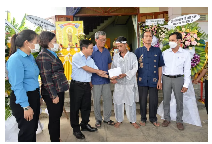 Nhân viên y tế bị người tâm thần đánh tử vong có hoàn cảnh neo đơn Nhân viên y tế bị người tâm thần đánh tử vong có hoàn cảnh neo đơn