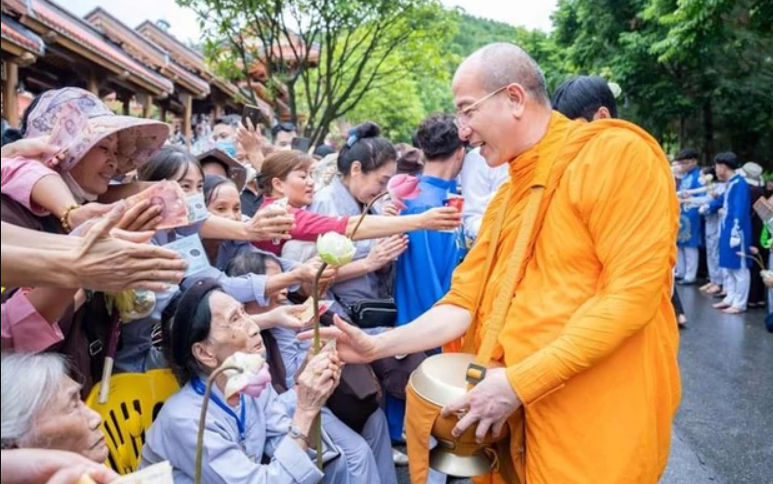 Cúng dường ở chùa Ba Vàng: Rút kinh nghiệm thôi chưa đủ! Cúng dường ở chùa Ba Vàng: Rút kinh nghiệm thôi chưa đủ!