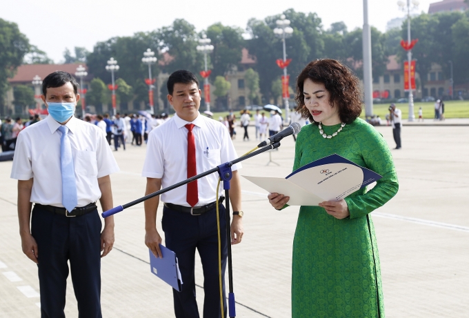 Học sinh giỏi và gia đình CNVCLĐ tiêu biểu báo công dâng Bác Học sinh giỏi và gia đình CNVCLĐ tiêu biểu báo công dâng Bác